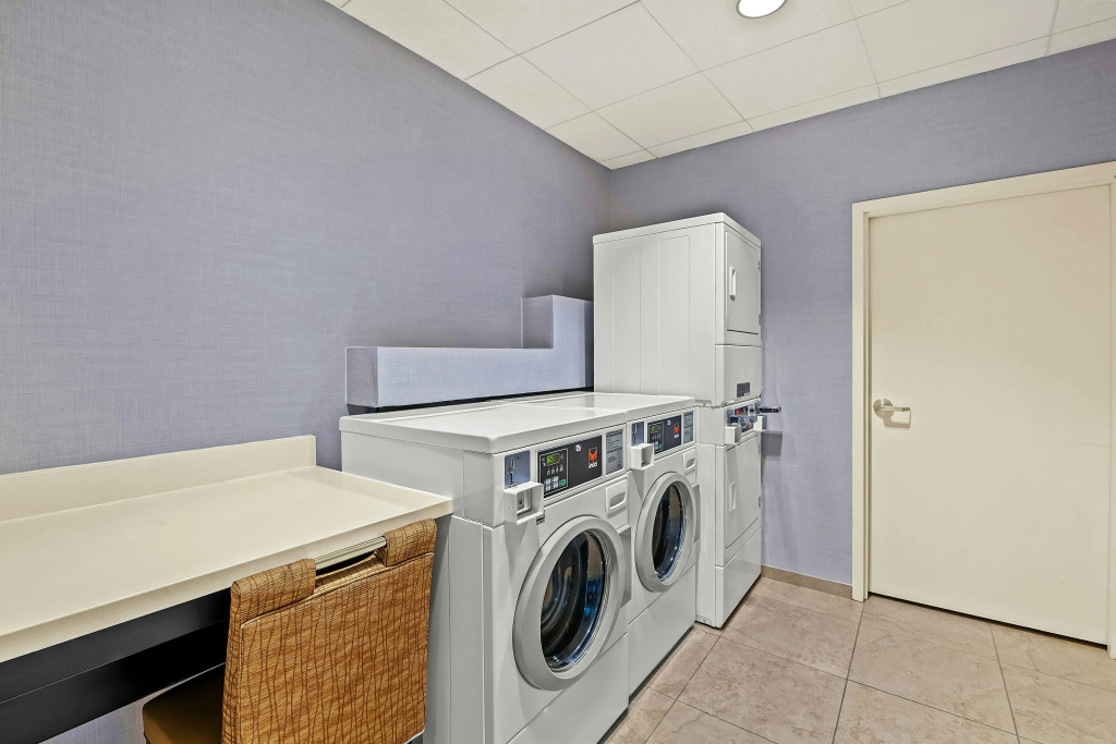 Hampton Inn Omaha/West Dodge Road, Old Mill