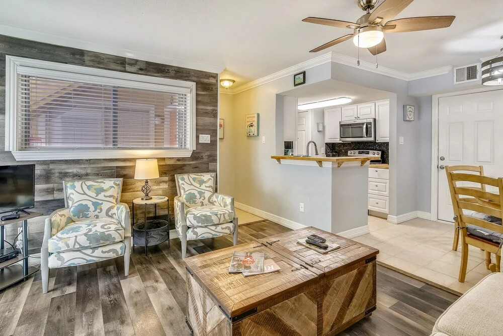 Palms at Cove View 1011-birder's Delight