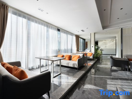 Jinchuan Yulong Hotel