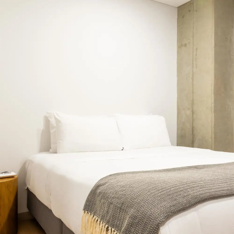w Lovely 2BR w Balcony n AC in Laureles
