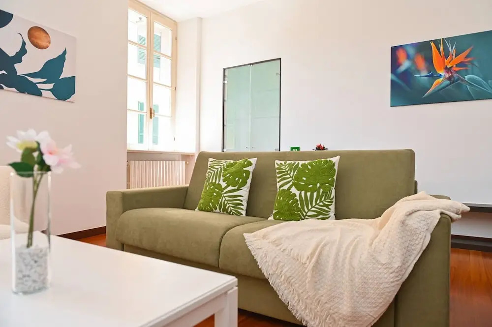 Central Lake View Apartment Crespi in Como