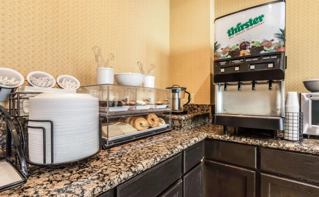 Comfort Inn & Suites near Bethel College
