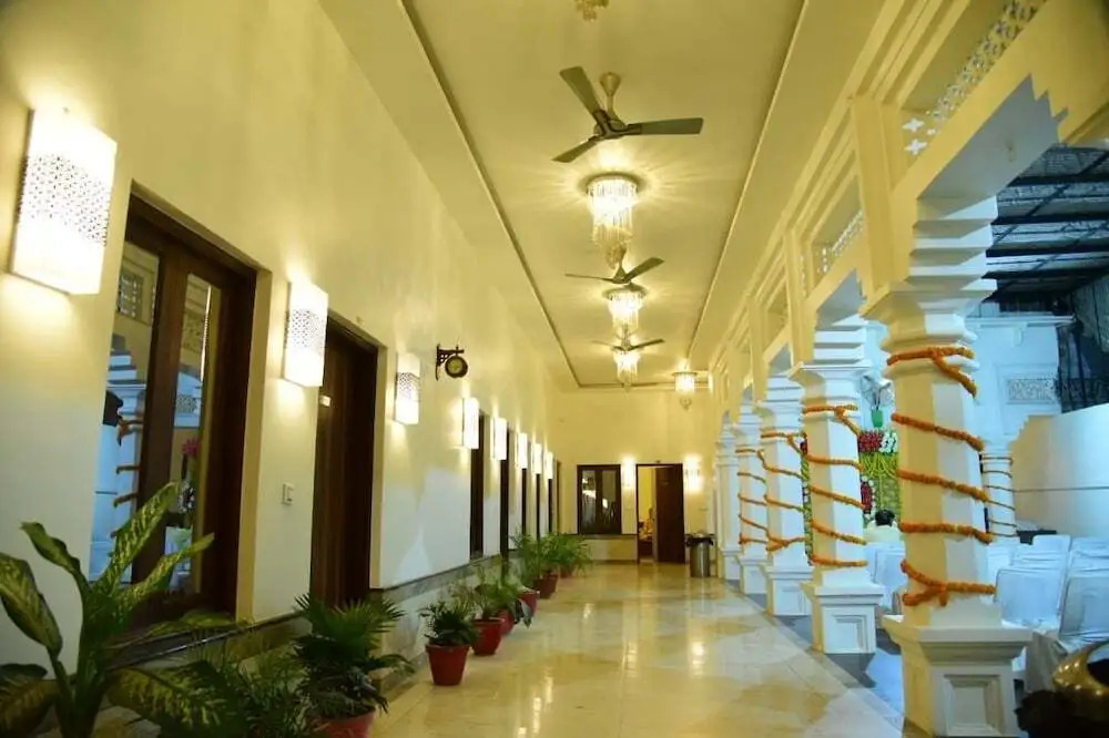 Kohinoor Palace