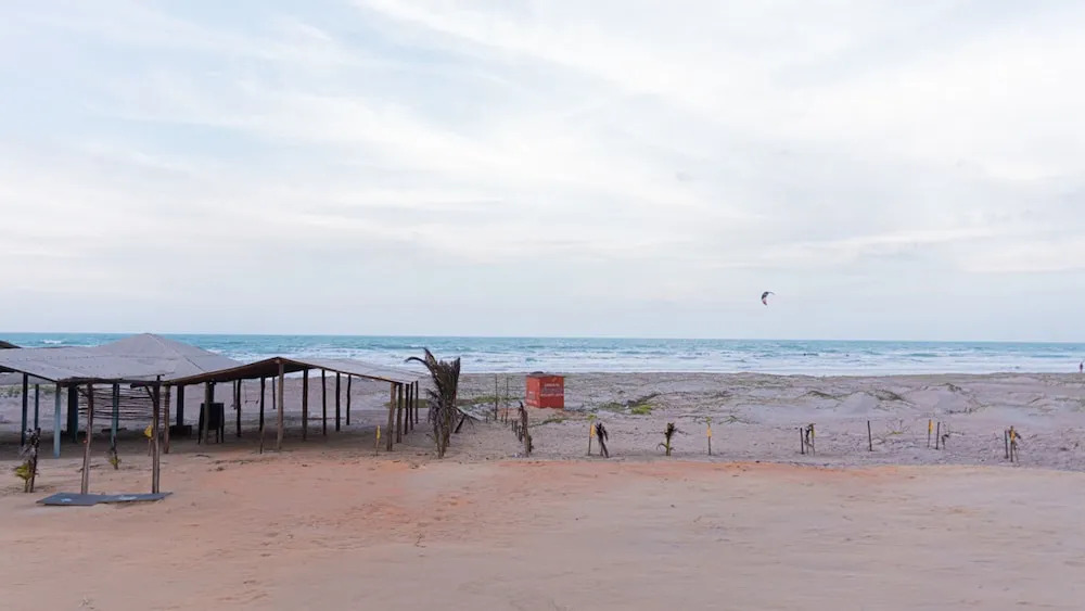 Apto com Wi Fi Garagem e Piscina a 100m da Praia