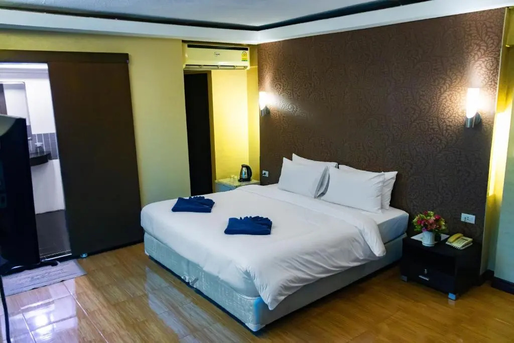 Visiting Card Hotel & Resort