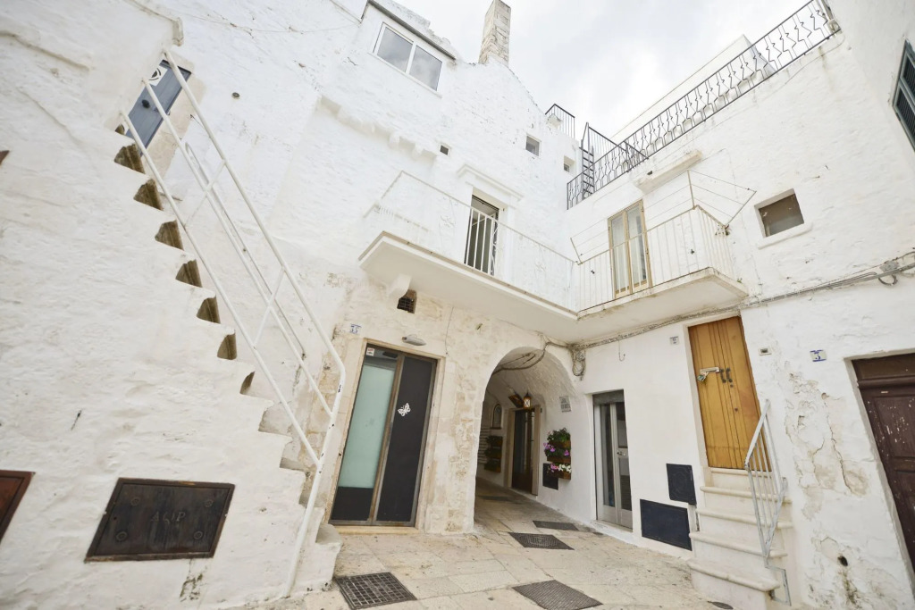 Casetta Arco Con Balcone