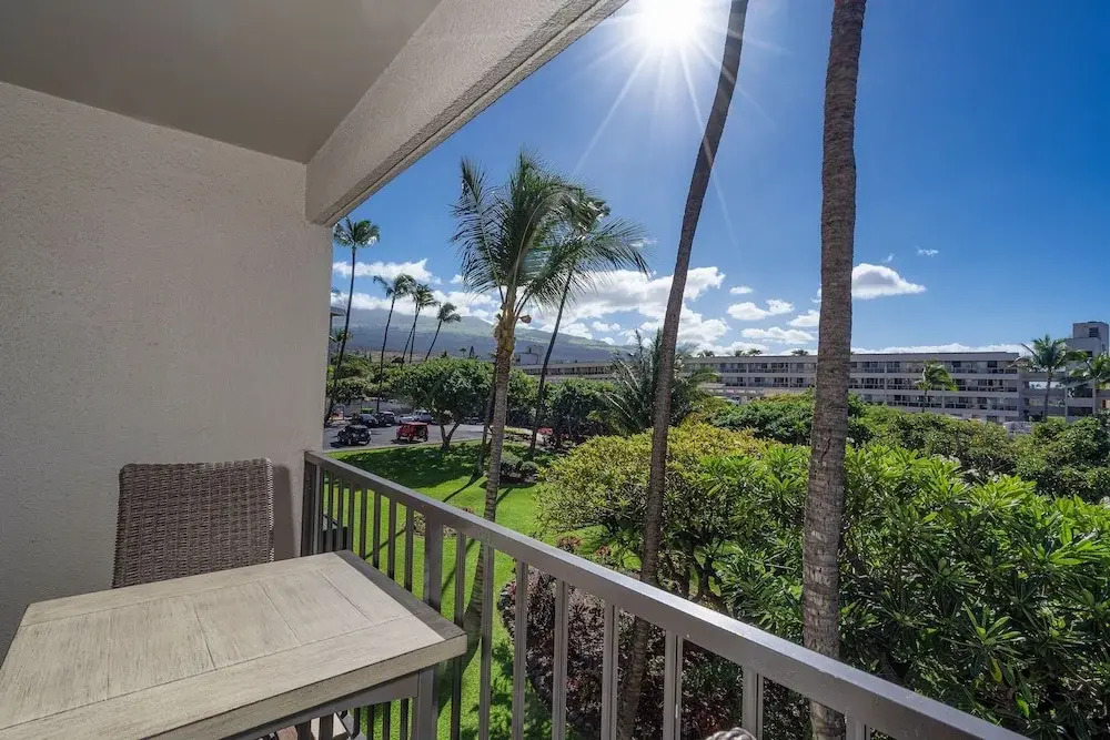 Kihei Akahi C-411 - Modern Top to Bottom Remodel, Split-ac, Across From Kam II