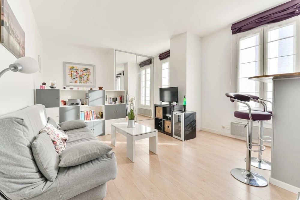 Bright And Spacious Studio Near la Défense