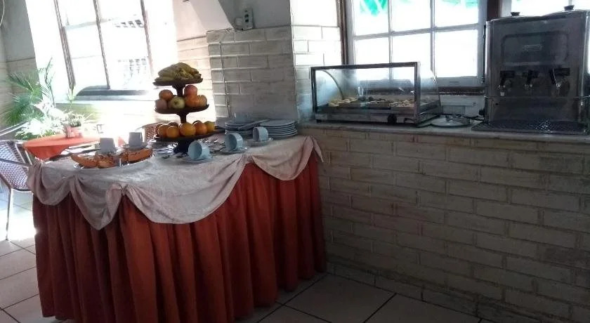 Gold Avenue Hotel