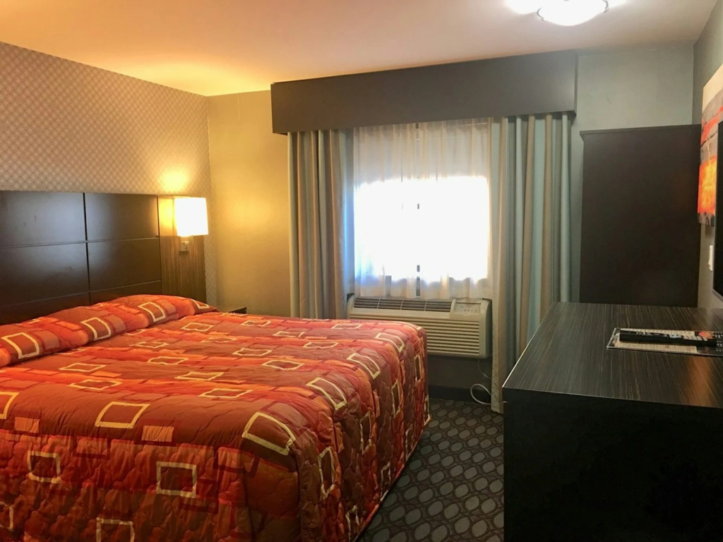 Red Carpet Inn Elmwood