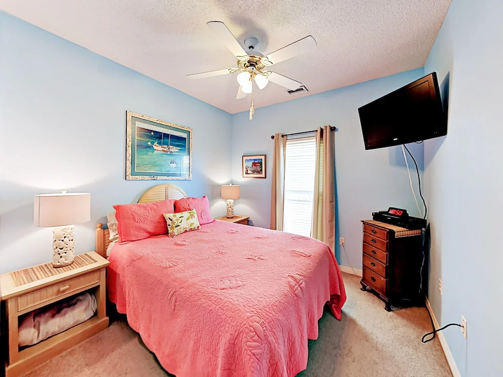 1329 W Lagoon Home 3 Bedrooms 2.5 Bathrooms Home