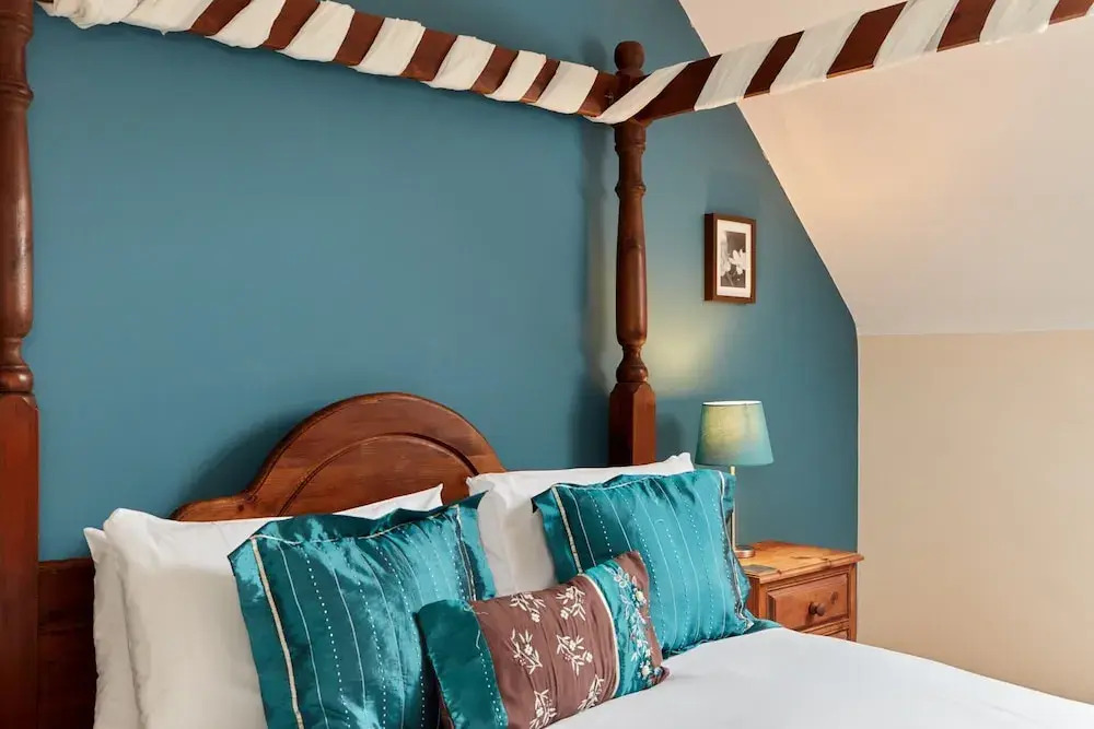 Spacious Cottage in Ashbourne, No Deposit