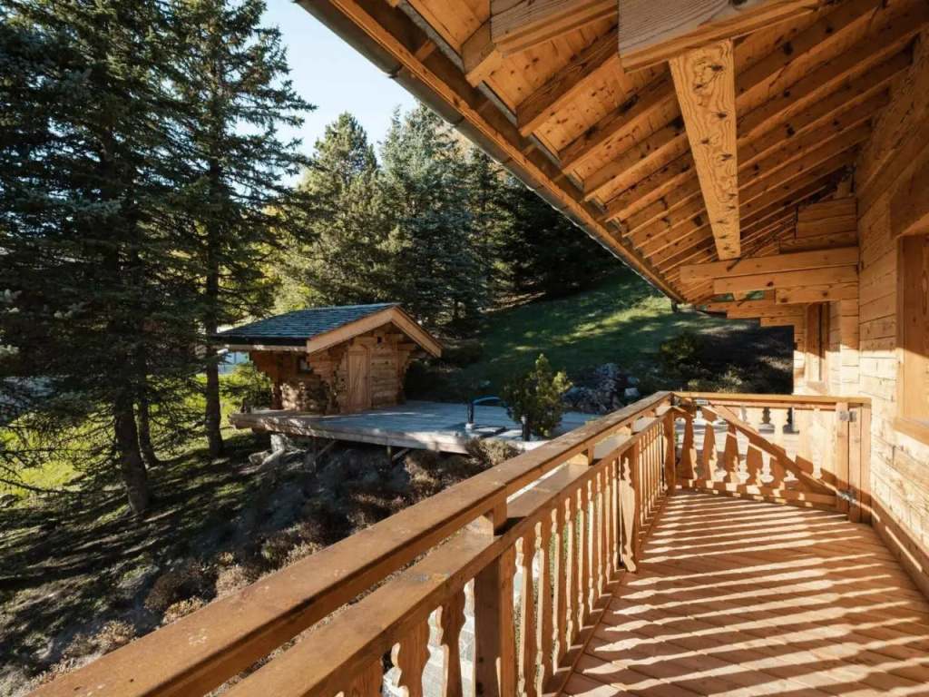Chalet 4★, 12 pers, 5 chambres, terrasses ensoleillées, navette à proximité - FR-1-304-270