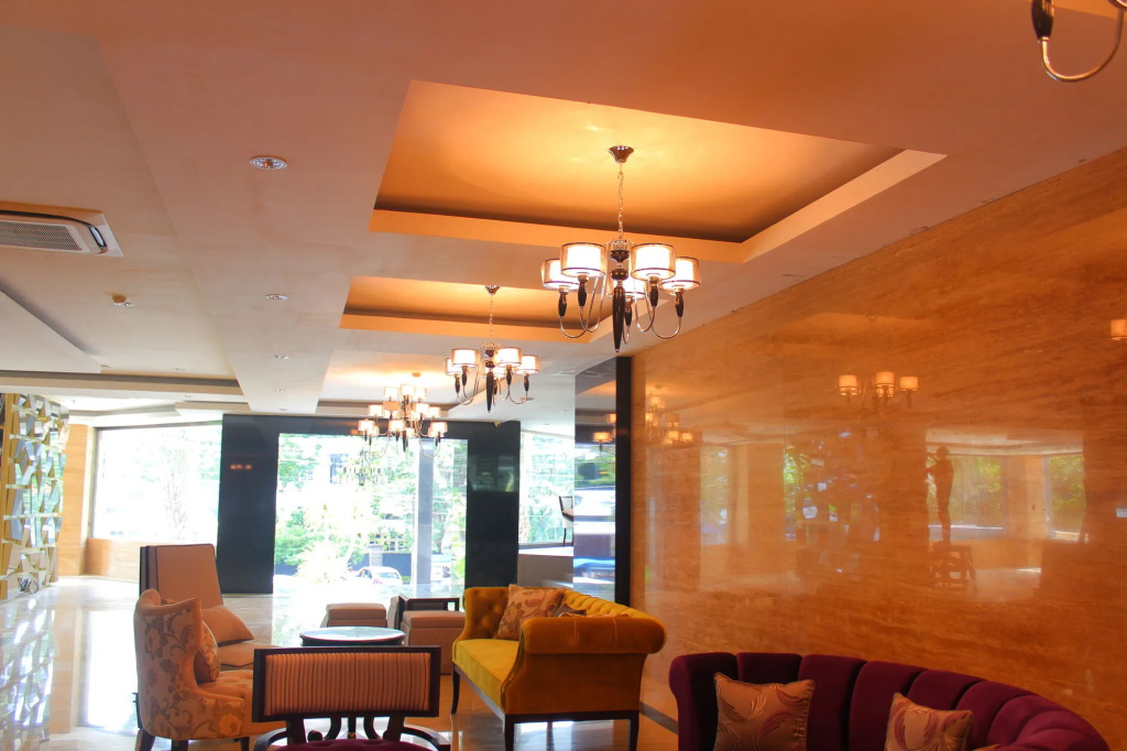 Royal Regantris Cendana