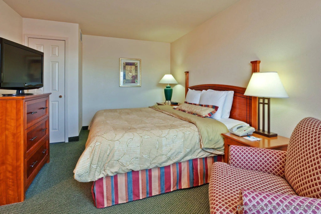 Staybridge Suites Glenview by IHG