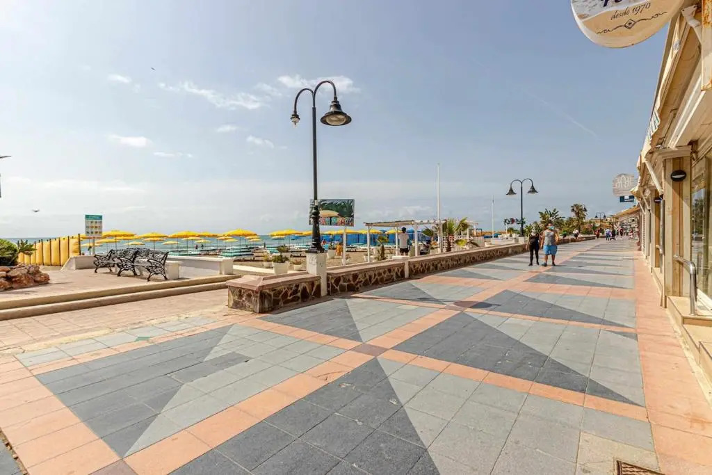 797 Holiday Rentals- Duplex for 7 Carihuela 1 min beach mas parking