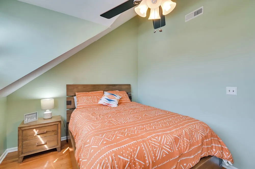 Coastal Vacation Rental - 2 Mi to Huntington Beach