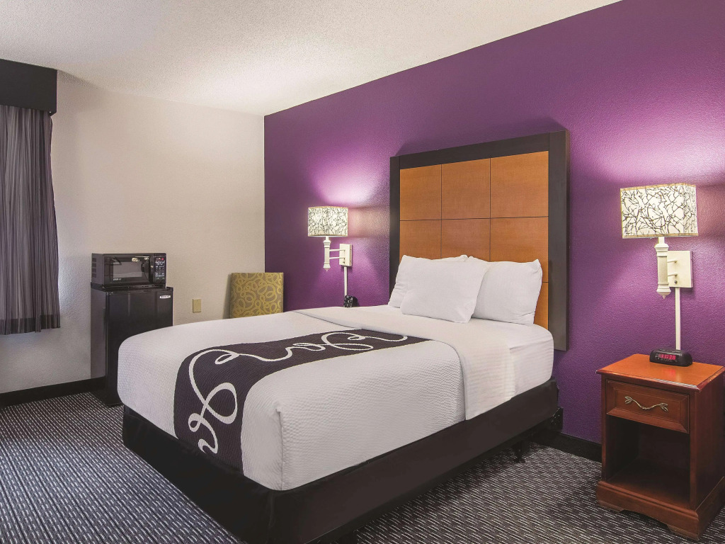 Howard Johnson by Wyndham Sacramento Downtown