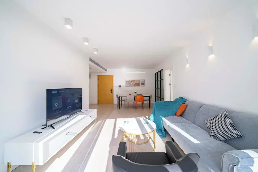Tyms Xujiahui 2BR Apt Near Metro