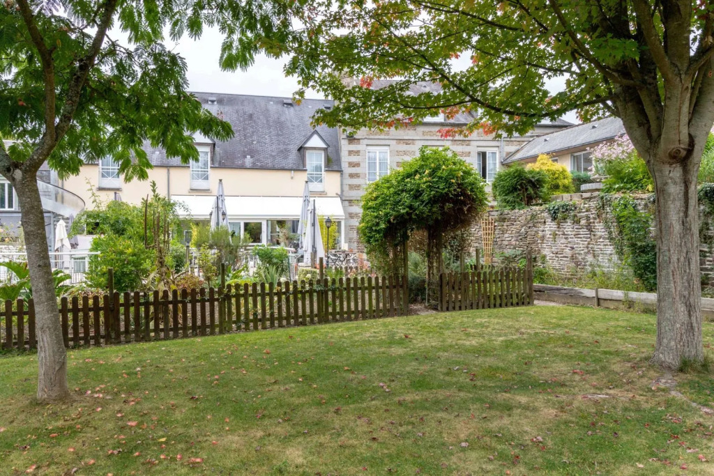 Brit Hotel le Cygne