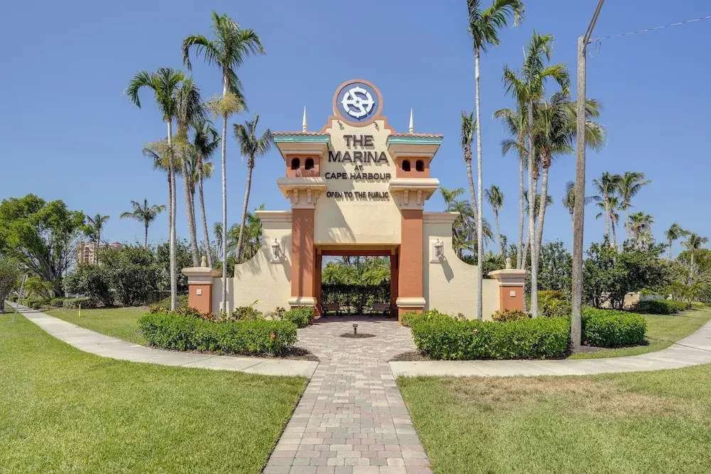 Walk to Marina + Restaurants: Cape Coral Escape!