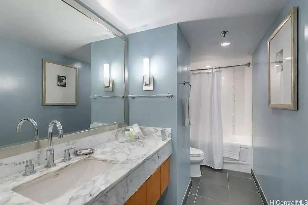 Stunning Ala Moana 1BR W Balcony & Mountain/city Views