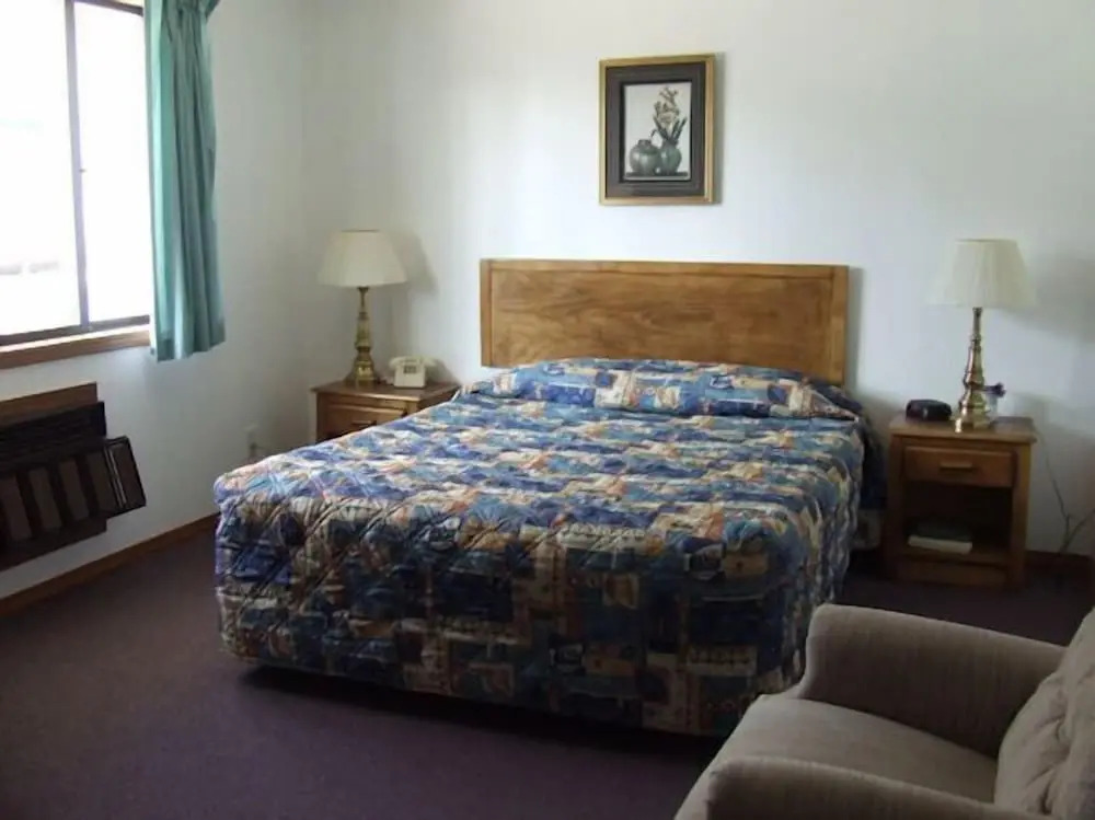 The Skyline Motel