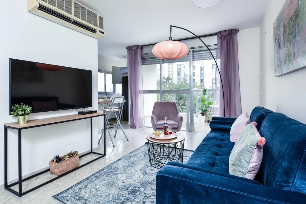 MAMAD - Apt with Balcony In the Heart of TLV