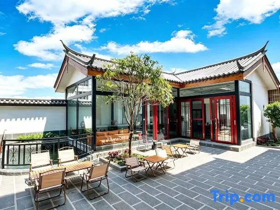 SnowPeak StarSnow Inn · Sunset Terrace Courtyard, Shuhe Ancient Town