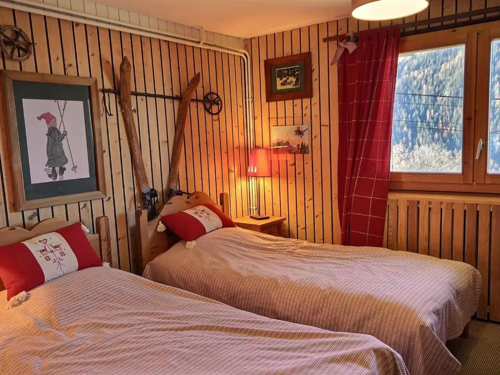 Chalet pour 10 pers, 5 pièces, parking, calme à la montagne - FR-1-411-683