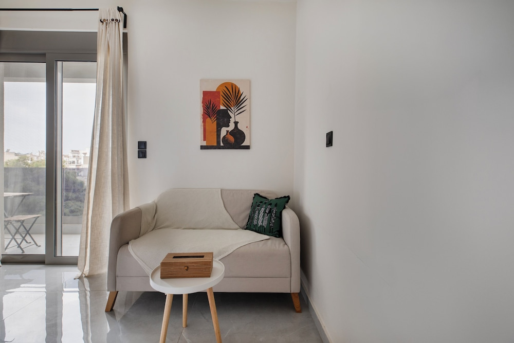 Oraya Chic Studio with Balcony in Athens