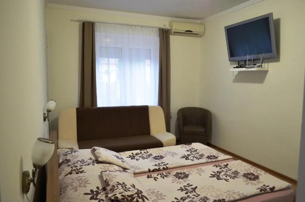 Henrietta - Violetta Apartman