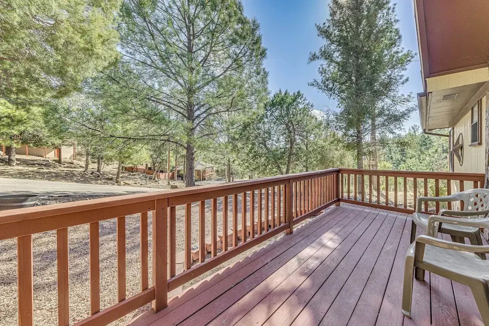 1 Mi to Downtown Ruidoso: Peaceful Forested Cabin!