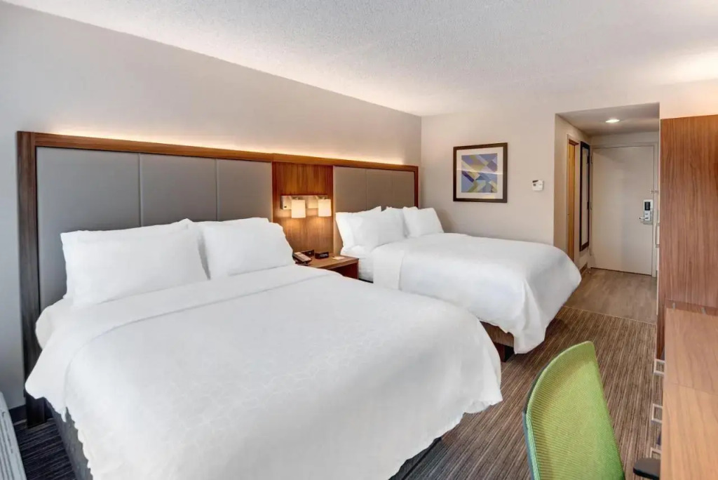 Holiday Inn Express & Suites West Long Branch - Eatontown by IHG