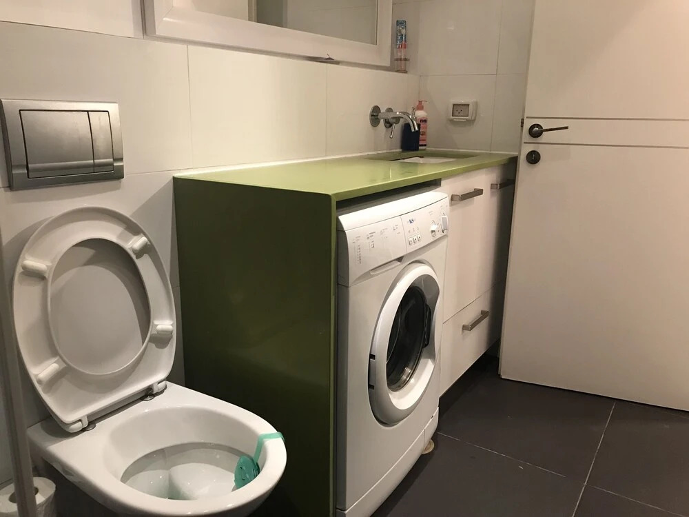 2Rooms Perfect Location  1Min to  Beach