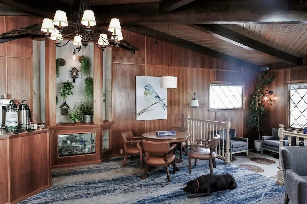 Bluebird Inn