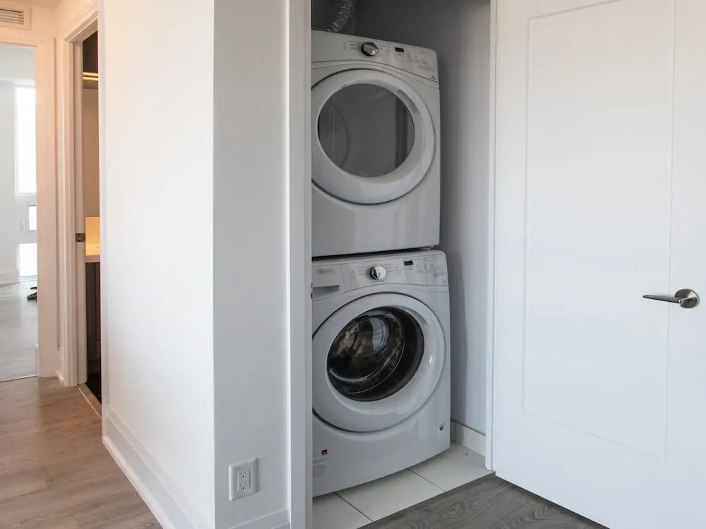 Modern 2 Bedroom Yonge and Eglinton Condo