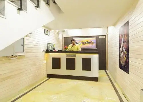 OYO 24723 Hotel Atul Palace