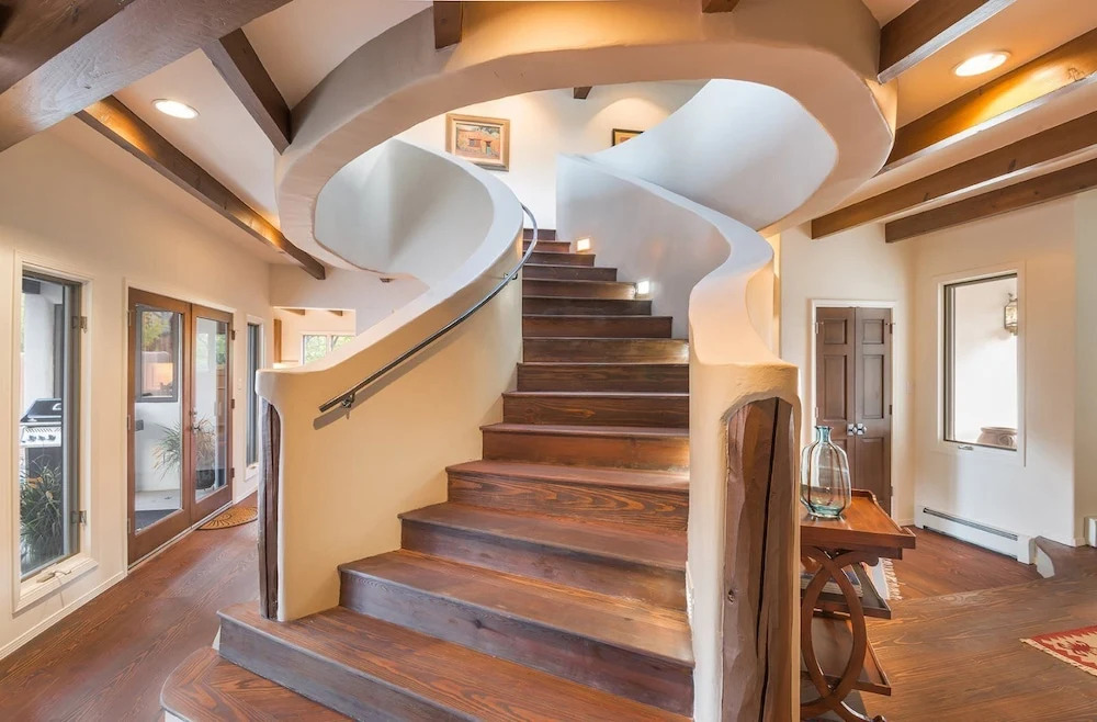 Encantada - Spacious and Luxurious Home, Walk to The Plaza