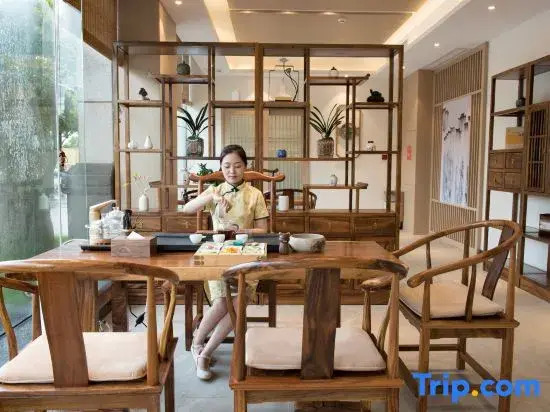 Yating Bussiness Hotel