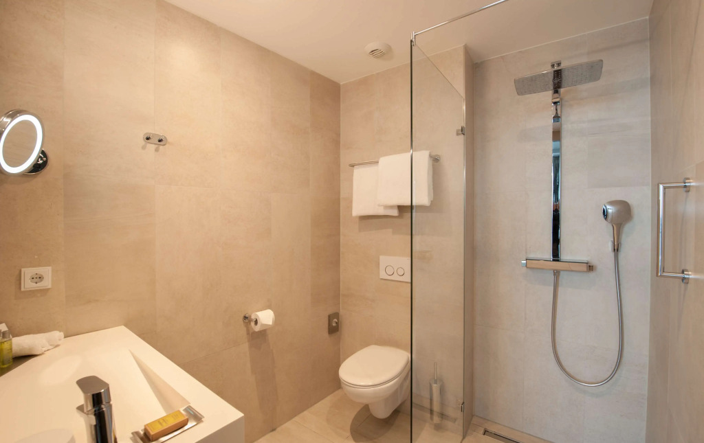 DoubleTree by Hilton Amsterdam - NDSM Wharf