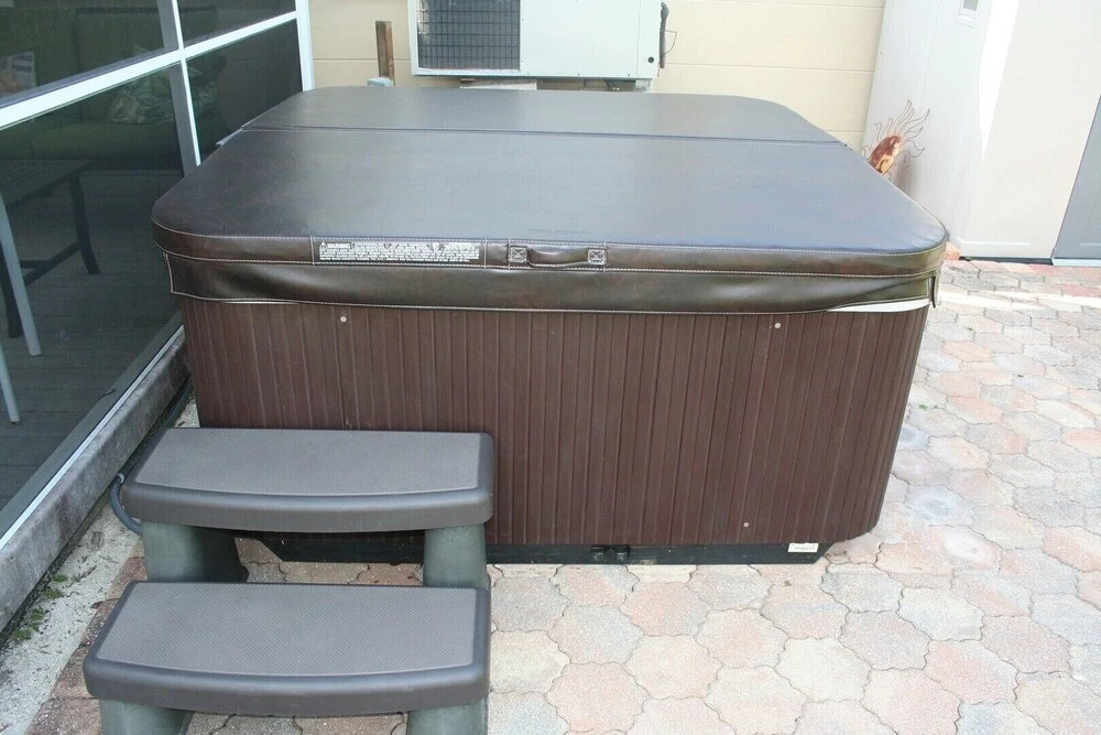 Hibiscus Breeze - Newly Renovated 3 BR Home - Shared Hot Tub