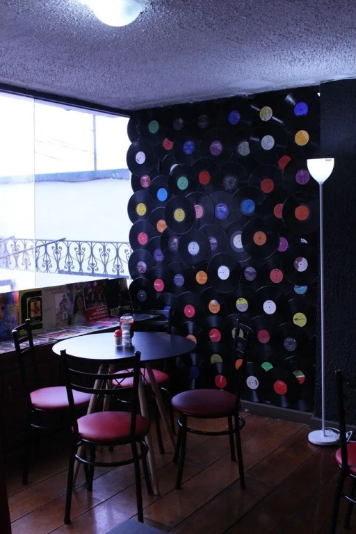 Vinilo House  Grill