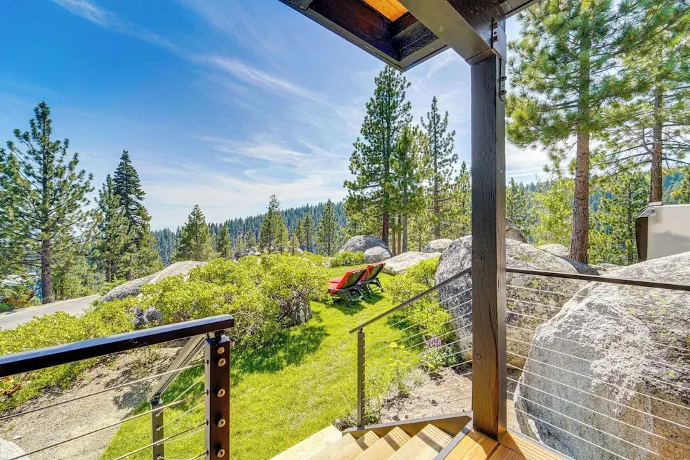 4 Mi to Slopes! Hot Tub Haven w/ Lake Tahoe Views