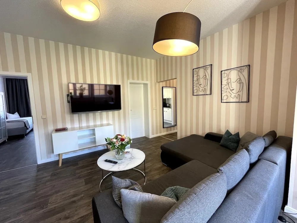 "Zur Altstadt - Am Fuße der Osterburg" Gaststätte, Pension, FEWO