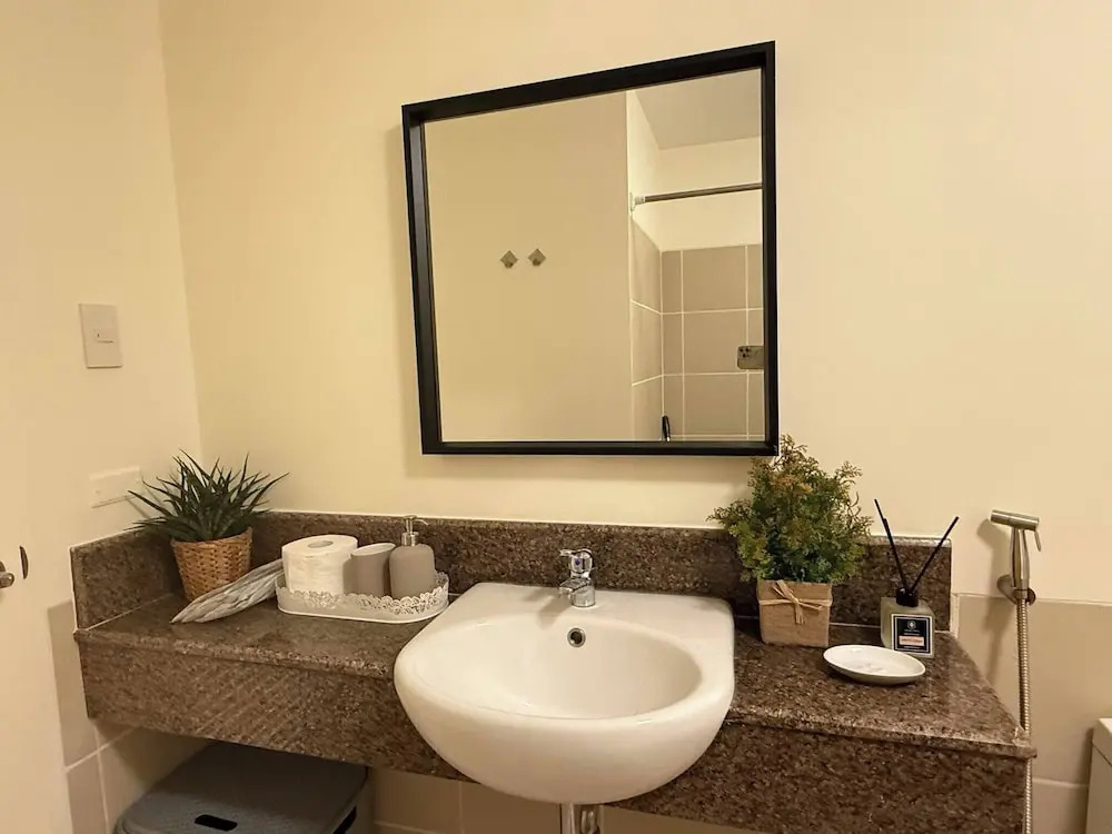 Cozy Modern Apartment Condo Unit