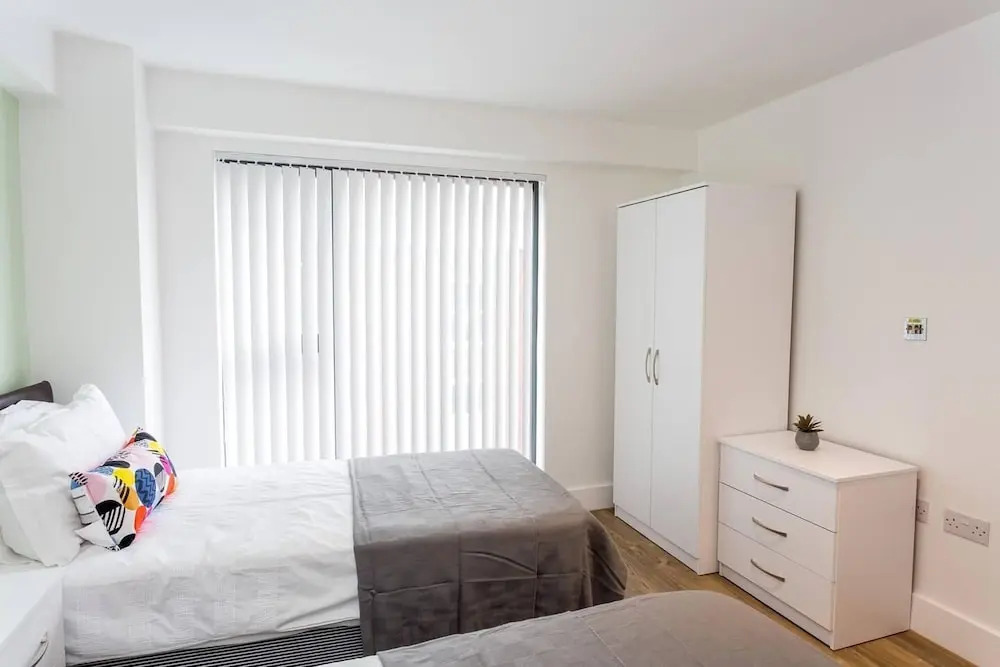 Comfortable studio apartment in central Oldham