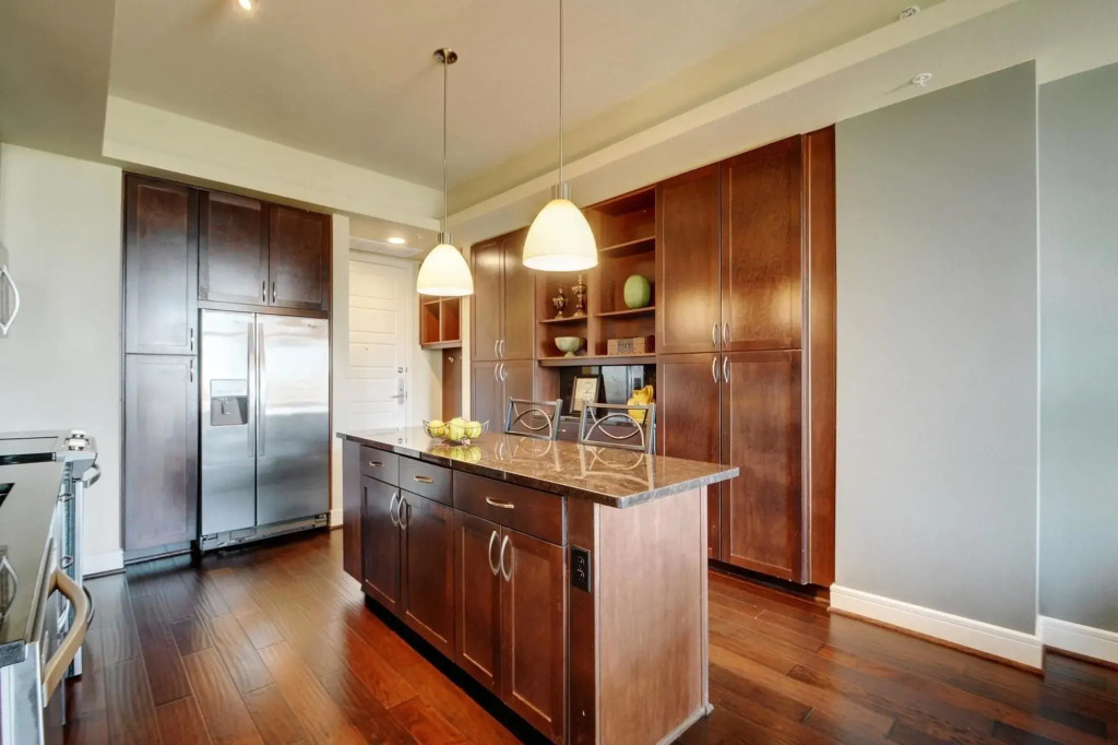 214 Barton 1Br 2Br