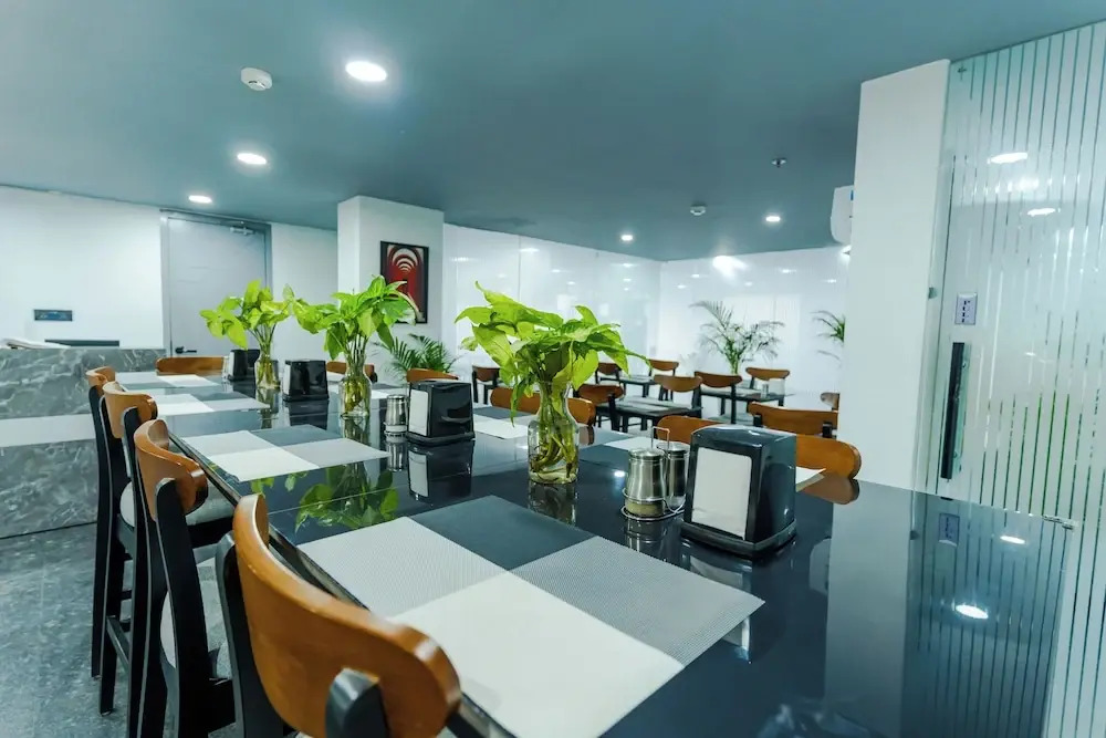 BedChambers Luxury Apartment Near Golf course Road
