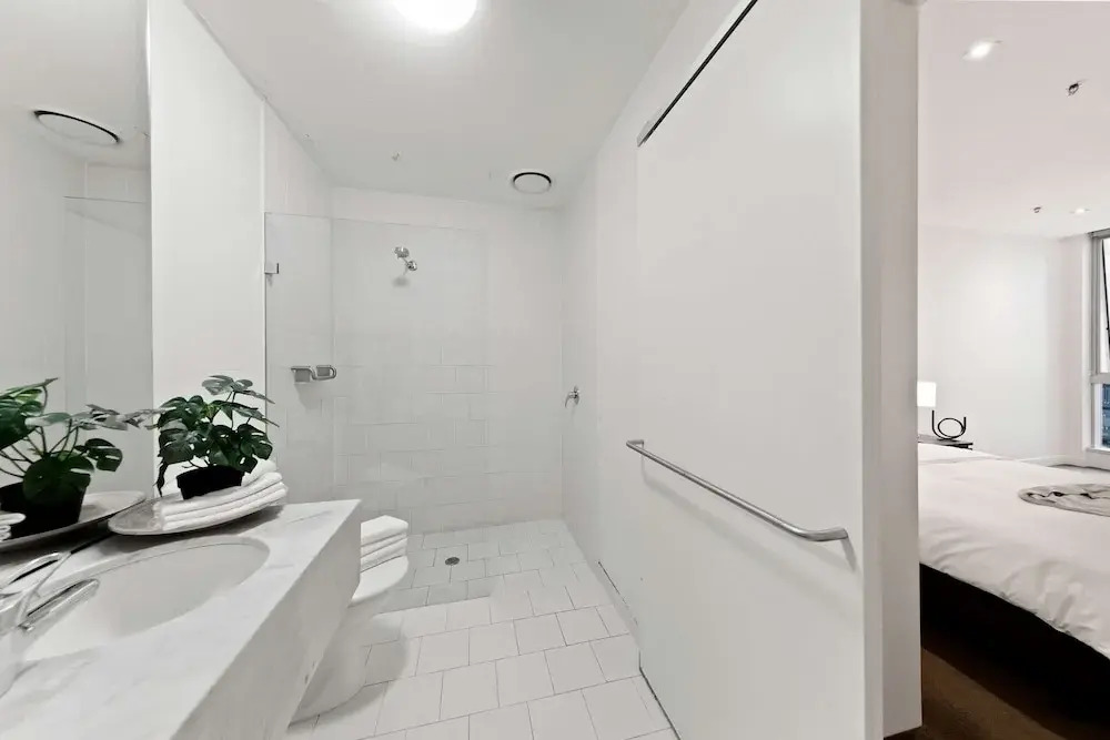 Stylish QV 2BR City Stay & Views